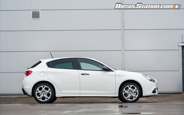 Alfa Romeo Giulietta Sprint 2015 Widescreen Picture #2 Alfa Romeo Giulietta Sprint 2015 Widescreen Picture #2